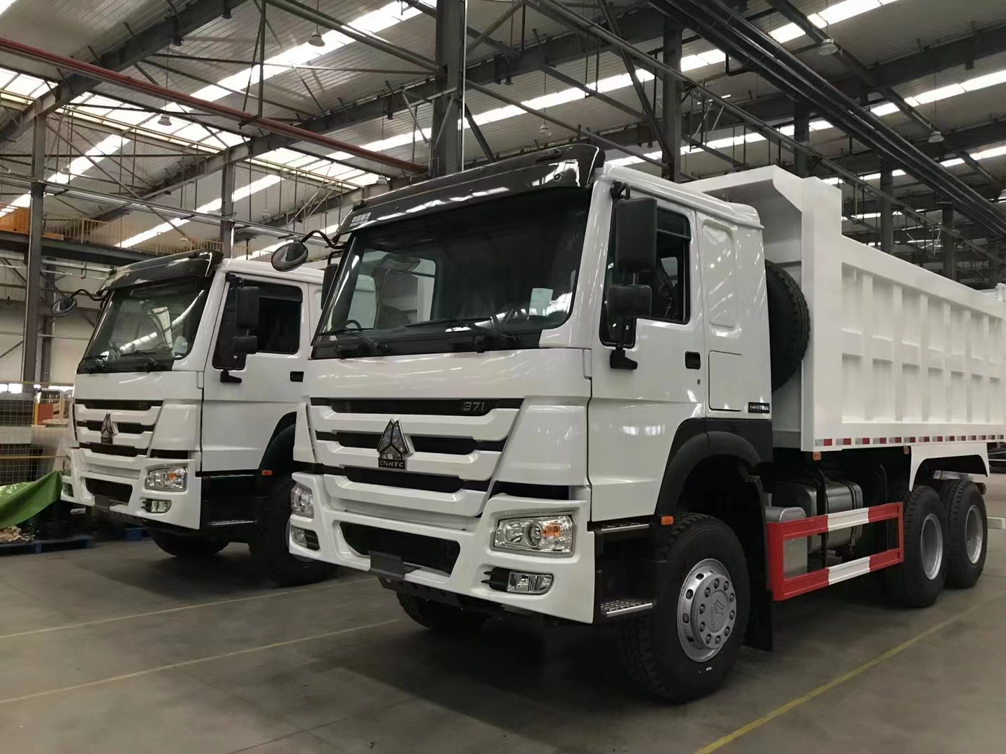 SINOTRUK HOWO 6*4 DUMP TRUCK ER KLAR FOR LEVERING